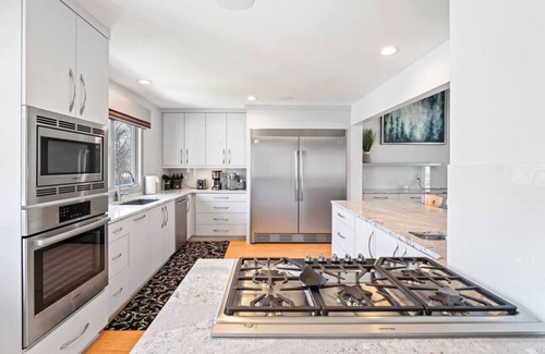 Lenexa House | Luxury in Lenexa!