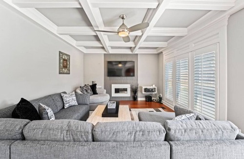 Lenexa House | Luxury in Lenexa!