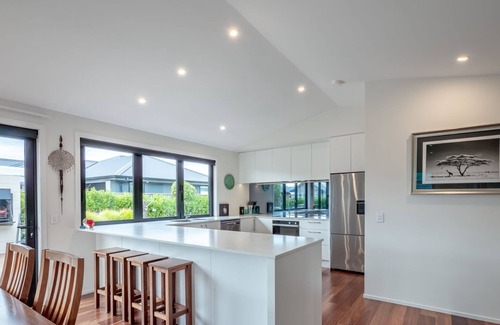 Mapua House | Luxury in Mapua Stylish and spacious luxury home in popular Mapua.
