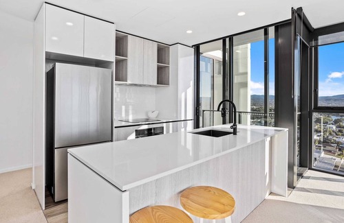 Burleigh Heads Apartment | Luxury in the heart of Burleigh Heads!