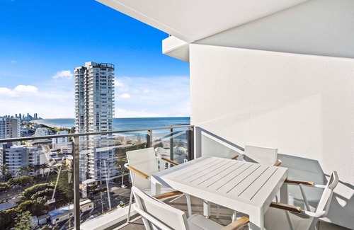 Burleigh Heads Apartment | Luxury in the heart of Burleigh Heads!