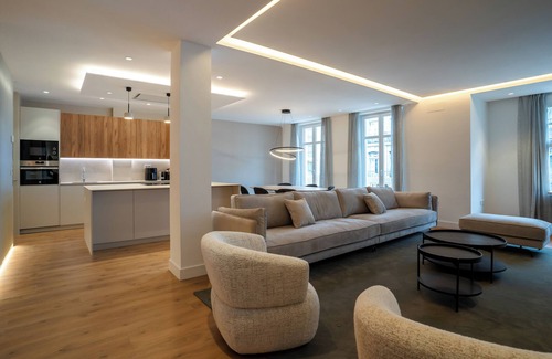 Oviedo City Centre Apartment | LUXURY IN THE HEART OF DOWNTOWN