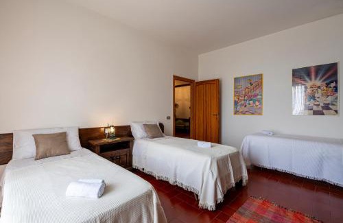 Avaglio House | Luxury in the Tuscan Mountains Rustic Villa with WiFi and Park