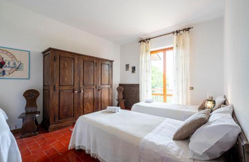 Avaglio House | Luxury in the Tuscan Mountains Rustic Villa with WiFi and Park