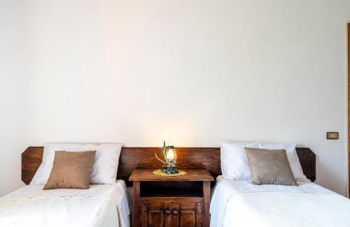 Avaglio House | Luxury in the Tuscan Mountains Rustic Villa with WiFi and Park