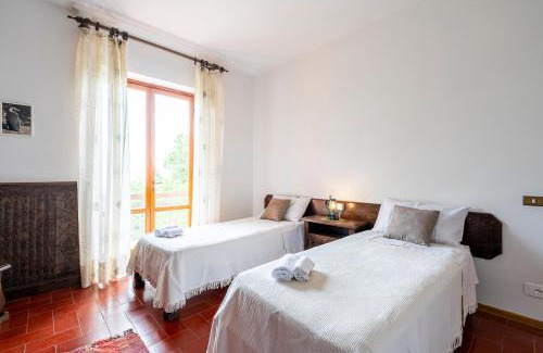 Avaglio House | Luxury in the Tuscan Mountains Rustic Villa with WiFi and Park