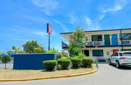 Albany Hotel | Luxury Inn By OYO Albany