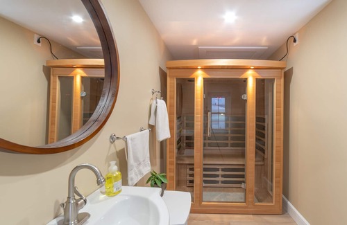 New Glasgow Bed & Breakfast | Luxury Inn - Unit 1 - Heart of New Glasgow