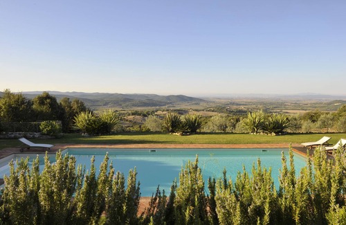 Monterotondo Marittimo Villa | Luxury stone house, large private pool and stunning seaview, 3 golf courses nearby