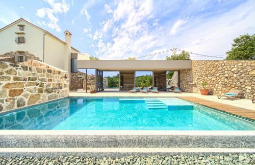 Nenadici Villa | Luxury Jerini House with pool and wellness