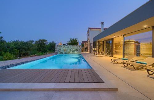 Nenadici Villa | Luxury Jerini House with pool and wellness