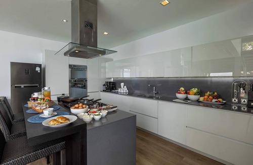 Kamala Villa | Luxury Kamala 4BR Oceanfront with Full Services