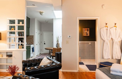 Ann Arbor Apartment | Luxury King bed Studio