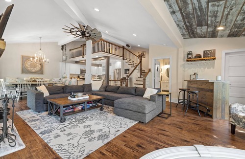 Fontana Condo | Luxury Lakehouse @ Abbey Springs