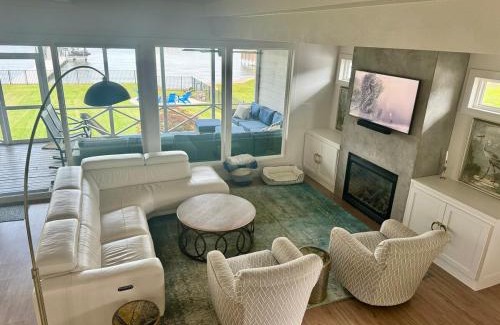 Tool House | Luxury Lake Front Retreat on Cedar Creek Lake
