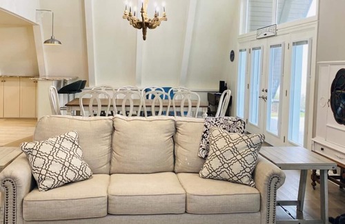 Wainfleet House | Luxury Lake House in Lake Erie