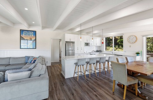 Goughs Bay House | Luxury Lake House on Lake Eildon and only 35km from Mt Buller for skiers.