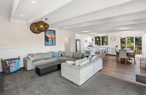 Goughs Bay House | Luxury Lake House on Lake Eildon and only 35km from Mt Buller for skiers.