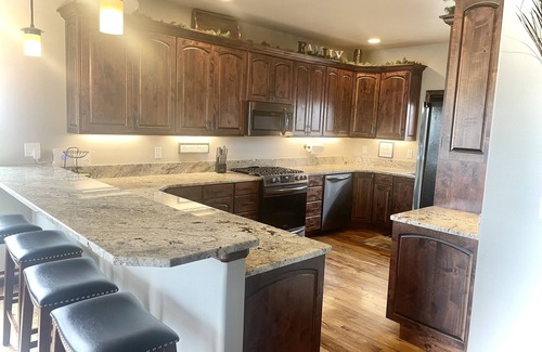 Glendo House | Luxury Lake House with Amazing Views of Glendo Lake and Mountains