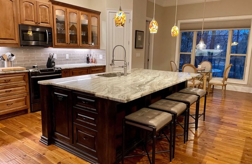 Gainesville House | Luxury Lake Lanier Estate + Double Dock