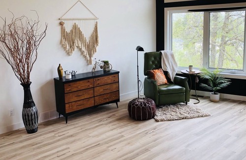 Hillside Beach Cottage | Luxury Lake Life at Hillside Beach