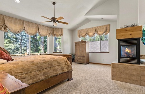 Montgomery Estates House | Luxury Lake View, Pool Table, BBQ, Wet Bar, Poker Room (HCH1435)