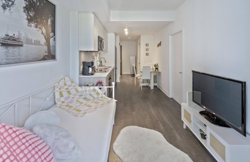 Swansea Condo | Luxury lake view |Beach pool |High park |Outdoor Swimming Pool |Balcony