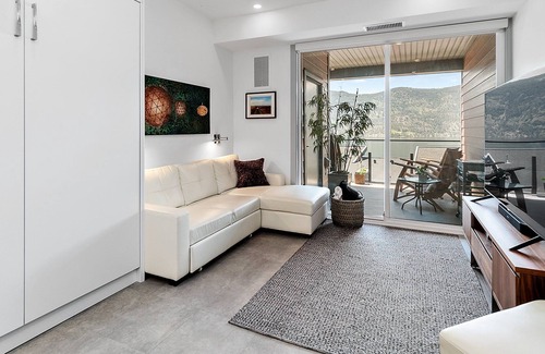 McKinley Condo | Luxury Lake View Studio with Pool and Hot Tub