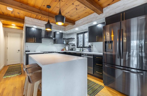 Apple River House | * Luxury Lakefront Cabin in the Woods