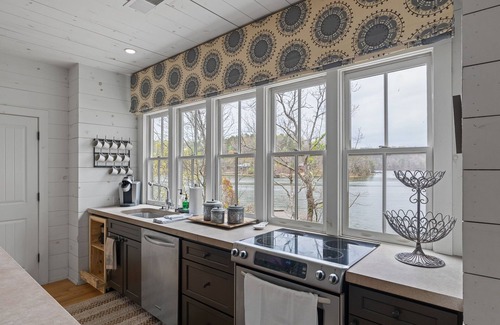 Logan Cottage | Luxury Lakefront Cottage w/Kayaks and SUPs