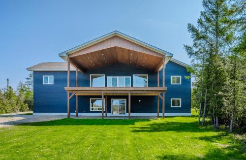 Stokes Bay Ski Chalet | Luxury Lakefront Escape W Games Room