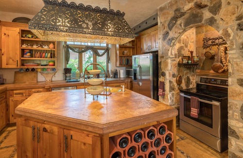Spicewood Bed & Breakfast | Luxury Lakefront Escape: Massage, Yoga, Winery, Kayaks, SUPs, Krause Springs!
