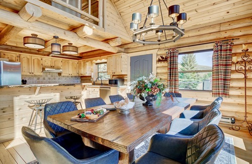 Island Park Cabin | Luxury Lakefront Lodge-less than 15mins to Yellowstone-360 degree postcard views