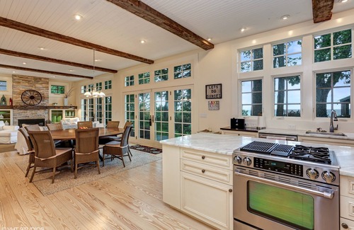 Union Pier House | LUXURY Lakefront Property on Private Beach with Stunning Lake Views and Sunsets