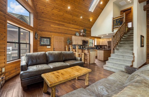 Lampe Ski Chalet | Luxury Lakefront Resort Chalet 3~2 Pools~FREE Amenities~Dock~MiniGolf~Waterslide