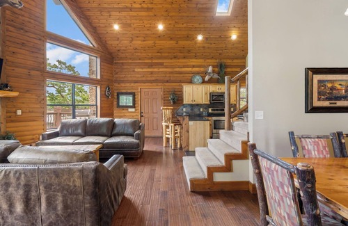 Lampe Ski Chalet | Luxury Lakefront Resort Chalet 3~2 Pools~FREE Amenities~Dock~MiniGolf~Waterslide
