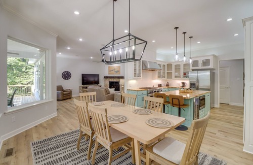 Edgemont House | Luxury Lakefront Retreat w/Deck & Patio!