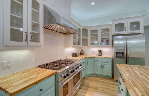 Edgemont House | Luxury Lakefront Retreat w/Deck & Patio!