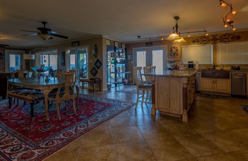 Zavalla House | Luxury Lakefront Say Rayburn Reservoir Home