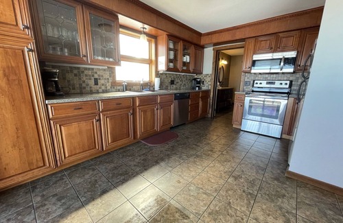 Alexandria House | Luxury Lakeshore 8 Bedroom Lodge on Alexandria, MN Chain of Lakes