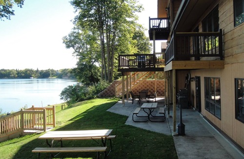 Alexandria House | Luxury Lakeshore 8 Bedroom Lodge on Alexandria, MN Chain of Lakes
