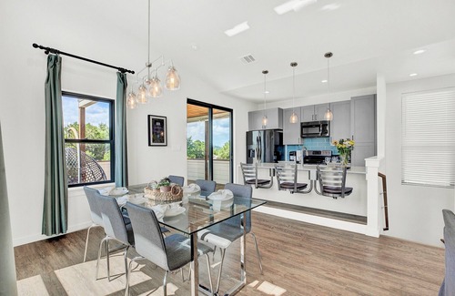 Point Venture House | Luxury Lakeview Home w/Pool,Beach,Boat,&Gym Access