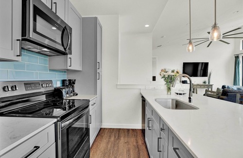 Point Venture House | Luxury Lakeview Home w/Pool,Beach,Boat,&Gym Access