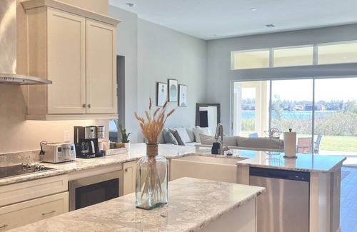 Seffner House | Luxury Lakeview/Peaceful Oasis 5BR Home