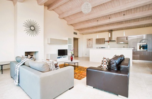 Trequanda Apartment | Luxury & Large Apt. in Siena Resort at Falcon