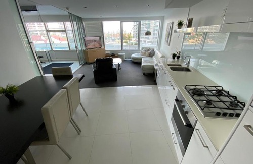 Surfers Paradise Apartment | Luxury Large One Bedroom Surfers Paradise