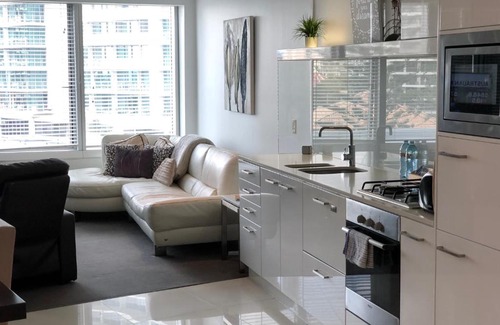 Surfers Paradise Apartment | Luxury Large One Bedroom Surfers Paradise