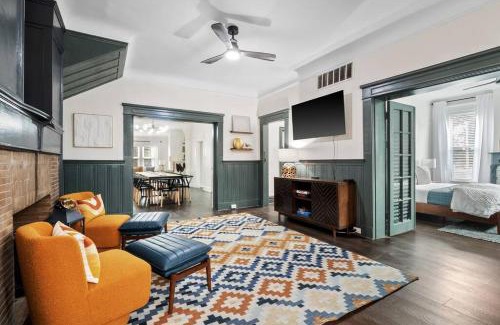 Shaw House | Luxury Living: Grand 7BR/5BA near Everything