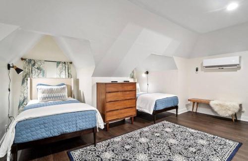 Shaw House | Luxury Living: Grand 7BR/5BA near Everything