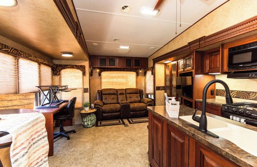 Mesilla Park House | Luxury living in a roomy 5th wheel located in a secluded pecan orchard.